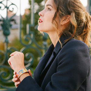 bracelet coloré femme, porté femme